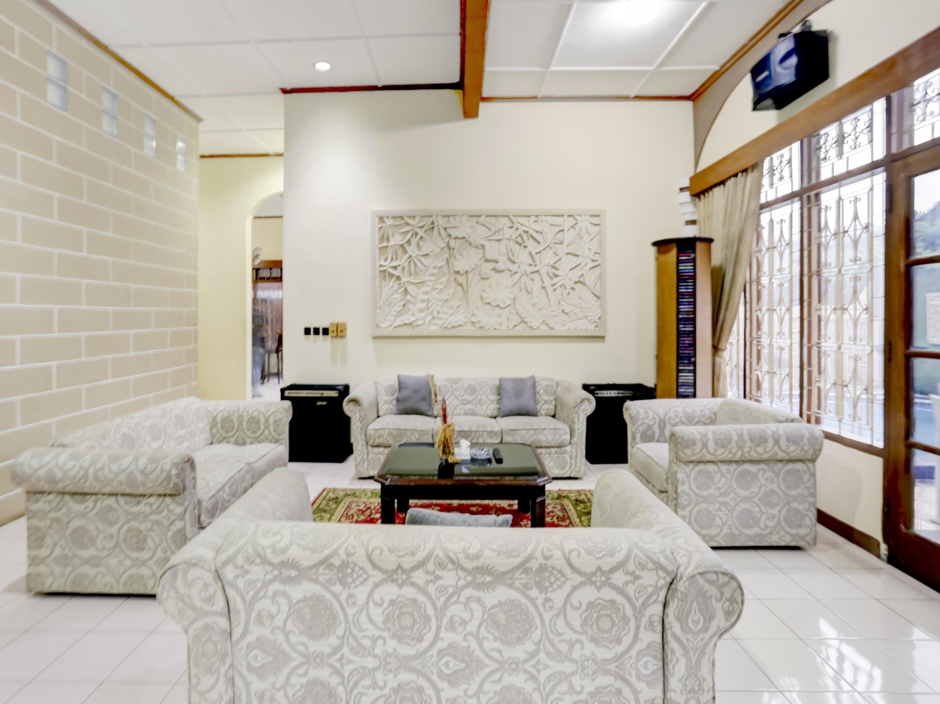 Oyo 90066 Tobana Pejaten House Jakarta Ngoại thất bức ảnh